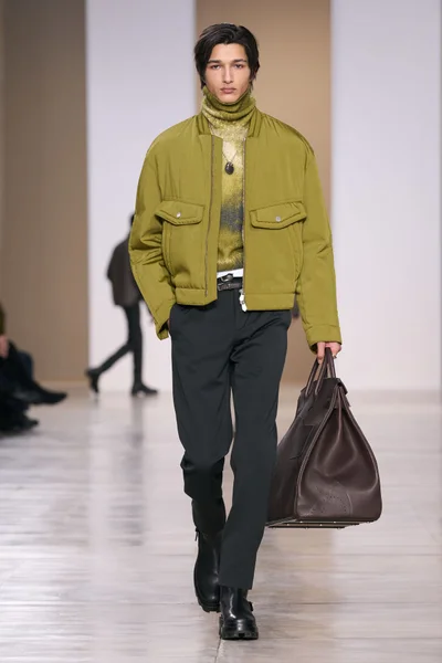 Look 10
